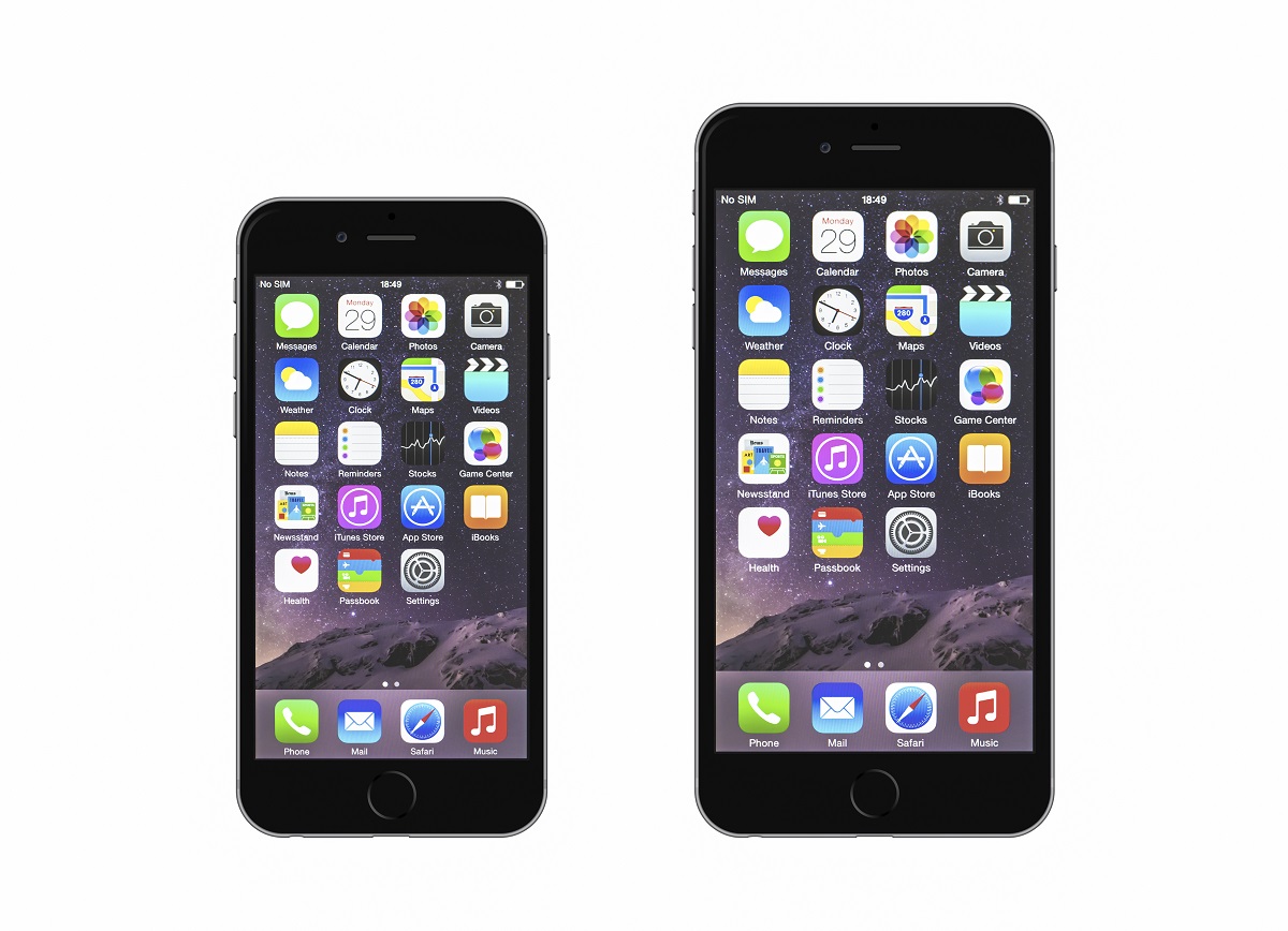 Telefoane mobile iPhone 6 și iPhone 6 Plus, cu ecranele deschise, pe negru, cu fundal alb