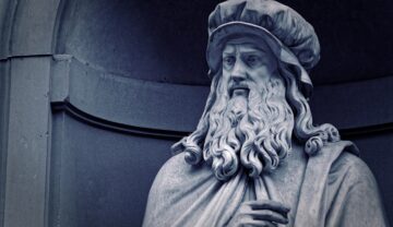 Statuia lui Leonardo da Vinci din Firenze, Italia, în tonuri albastre. Recent, experții au decis că vor să studieze ADN-ul lui Leonardo da Vinci