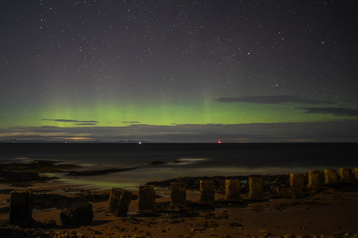 Imagine cu Aurora Boreală pe coasta Scoției, în 2021