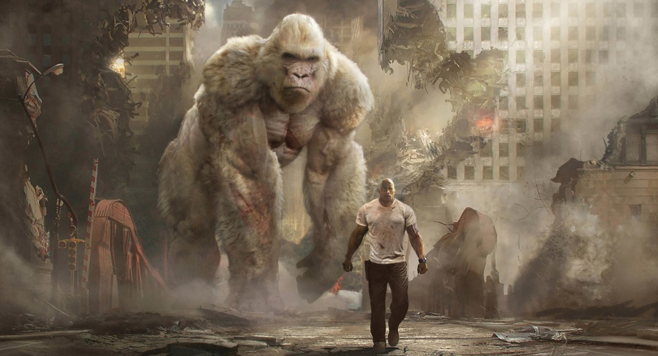 Imagine din filmul Rampage, lansat în 2018. Dwayne Johnson merge în fața unei gorile albe imense. E unul dintre filmele bazate pe jocuri video cu încasări mari