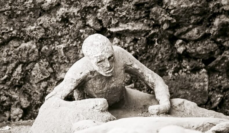 Cadavru din Pompei, acoperit cu lavă întărită. Cadavrul neobișnuit descoperit în Pompei a uimit experții