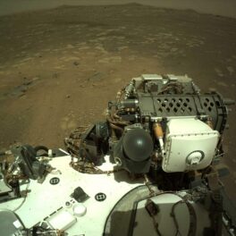 Imagine cu roverul Perseverance, ce a făcut o descoperire neașteptată pe Marte