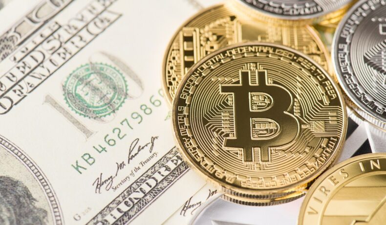 Valoarea Bitcoin a scăzut cu 50% de la maximul atins în noiembrie