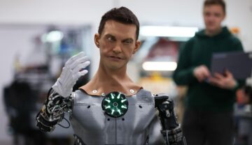 Robotul umanoid Robo-C-2, cu fața umană, care a uimit cu trăsăturile sale, în laboratorul din Rusia