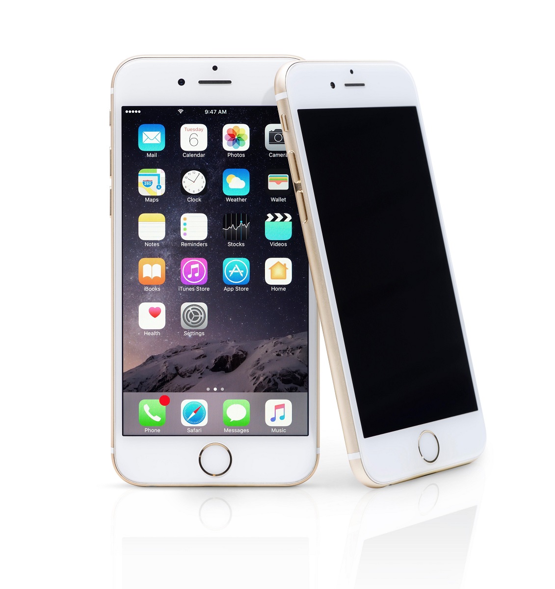 Telefoanle iPhone 6 și iPhone 6 Plus, albe, pe fundal alb