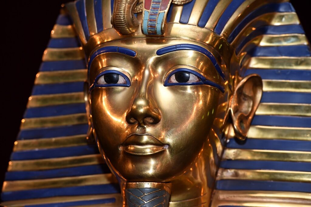 Imaginea sarcofagului faraonului lui Tutankamon. Experții au dezvăluit recent Adevărul despre pumnalul lui Tutankamon