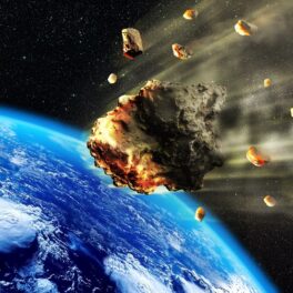 Un asteroid care se îndreaptă către Pământ, pe fundal negru, similar cu asteroidul care a ucis dinozaurii, ce s-ar fi izbit de Pământ primăvara. Există o diferența între asteroizi, meteoriți și comete