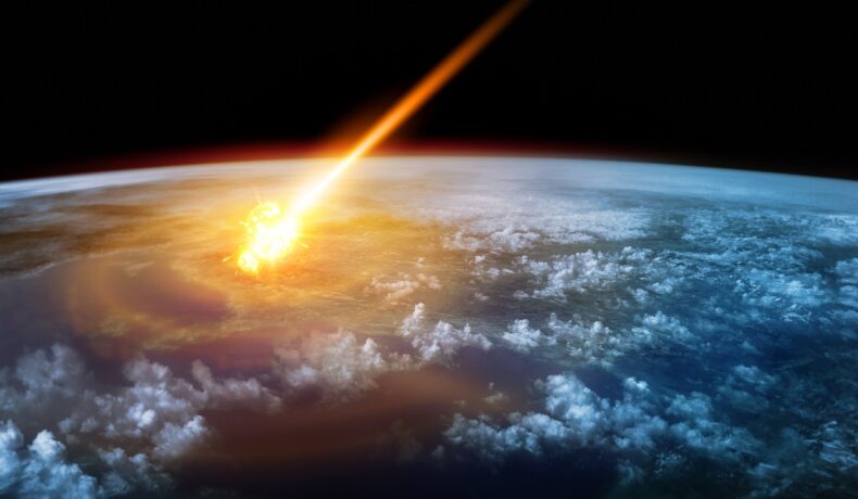 Meteorit în flăcări care se îndreaptă spre atmosfera Pământului. Recent, date guvernamentale desecretizare confirmă primul obiect interstelar pe Pământ