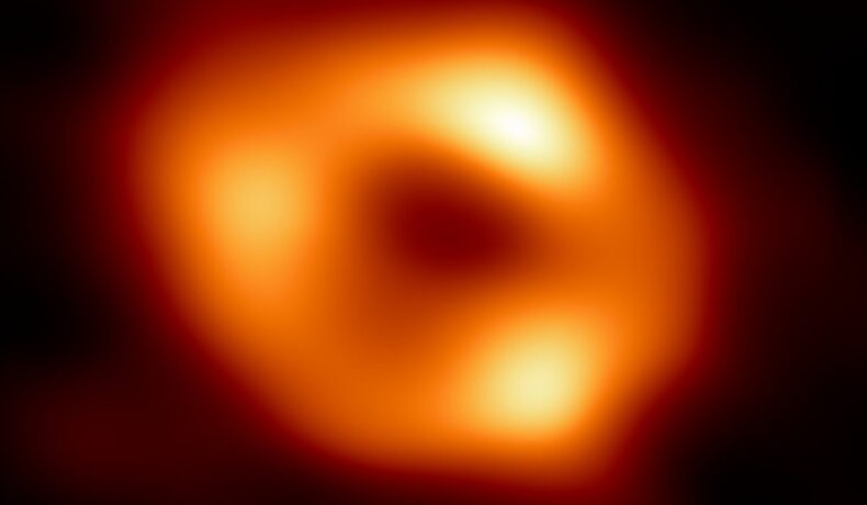 Calea Lactee Sagitarius A, gaura neagră care se află în centrul galaxiei Calea Lactee. Imaginea e considerată o descoperire revoluționară în Calea Lactee