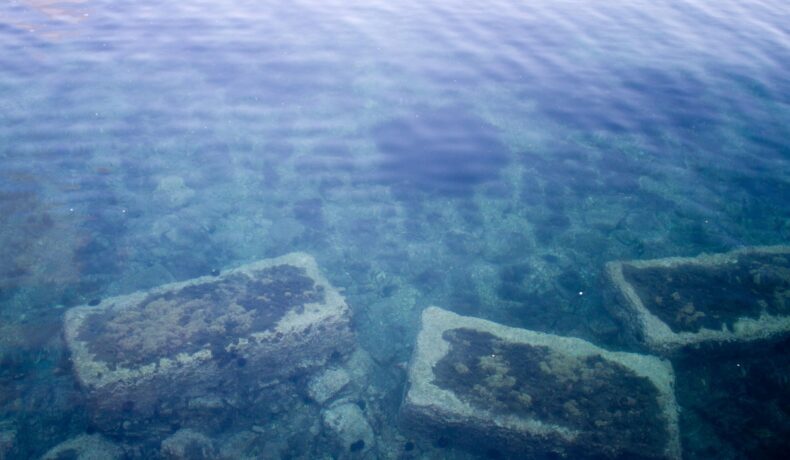 Bucăți de beton pe fundul oceanului. Recent, experții au descoperit drumul de cărămizi galbene pe fundul Oceanului Pacific