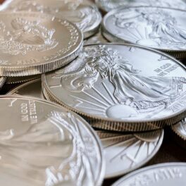Monezi de argint, precum o monedă de 1.900 de ani, descoperită în Israel
