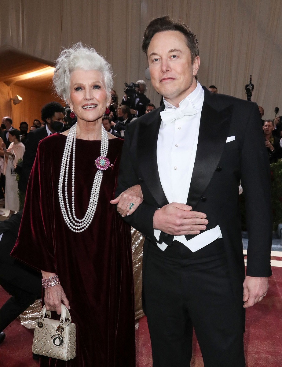 Elon Musk a însoțit-o pe mama sa, Maye Musk, pe covorul roșu MET Gala 2022