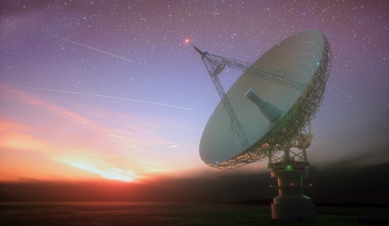 Telescop imens, pe fundal de apus, similar cu Sky Eye, cu ajutorul căruia China susține că ar fi detectat semnale de la civilizații extraterestre