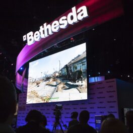 Logo Bethesda, la un eveniment, similar cu prezentarea Xbox și Bethesda din 2022