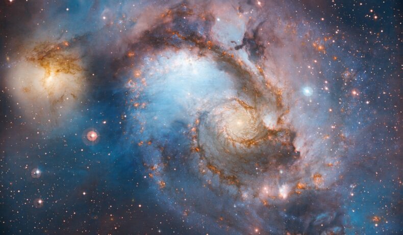 Galaxie de stele, în nuanțe de albastru, cu lumini galbene. Cea mai rapidă stea a fost descoperită lângă gaura neagră din centrul Căii Lactee