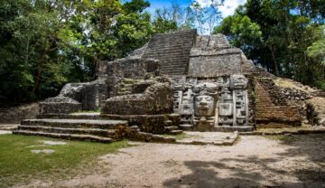 Templu mayaș din belize, în junglă. Experții au dezvăluit recent de ce s-a prăbușit civilizația mayașă