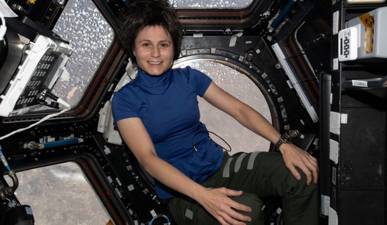 Samantha Cristoforetti, care a devenit prima astronaută europeană care a pășit în spațiu, la bordul Stației pațiale Internaționale