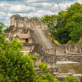 Clădire maya din Guatemala. Experții susțin că ar fi descoperit ce ar fi cauzat declinul populației mayașe