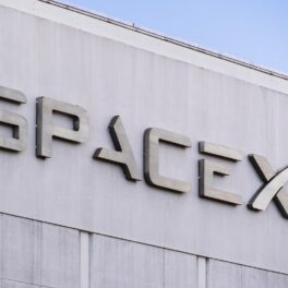 Logo-ul firmei SpaceX, care oferă 25.000 de dolari pentru hackerii care intră în sistemul Starlink