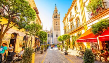 Stradă din orașul Sevilla, unul dintre cele mai fierbinți orașe din Europa