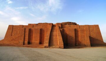 ziggurat din Iraq, construit pe vremea sumerienilor, considerată cea mai veche civilizație din lume