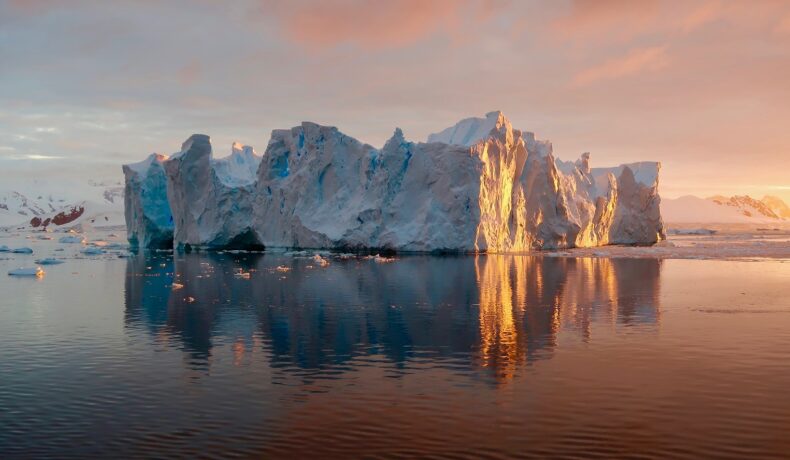 Ghețar în Antarctica, cu apă, unde a fost găsit ADN antic de 1 milion de ani