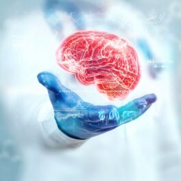 Cercetător care ține holograma unui creier în mână. Recent, celule cerebrale crescute în laborator au uimit experții