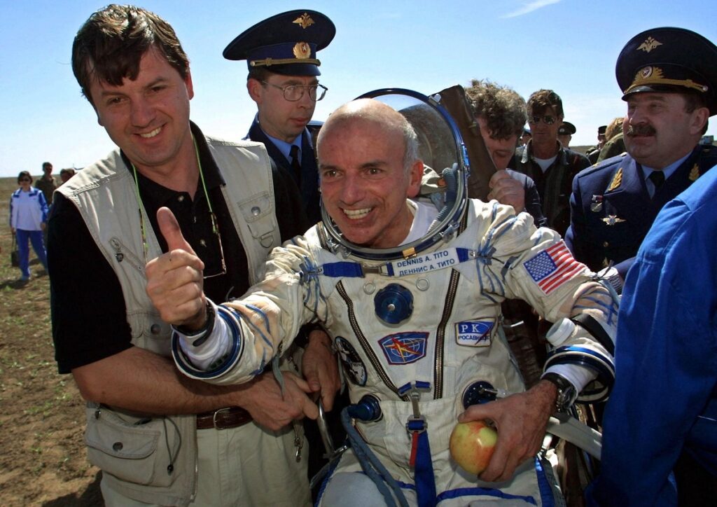 dennis Tito, primul turist spațial, când s-a întors pe Pământ în 2001