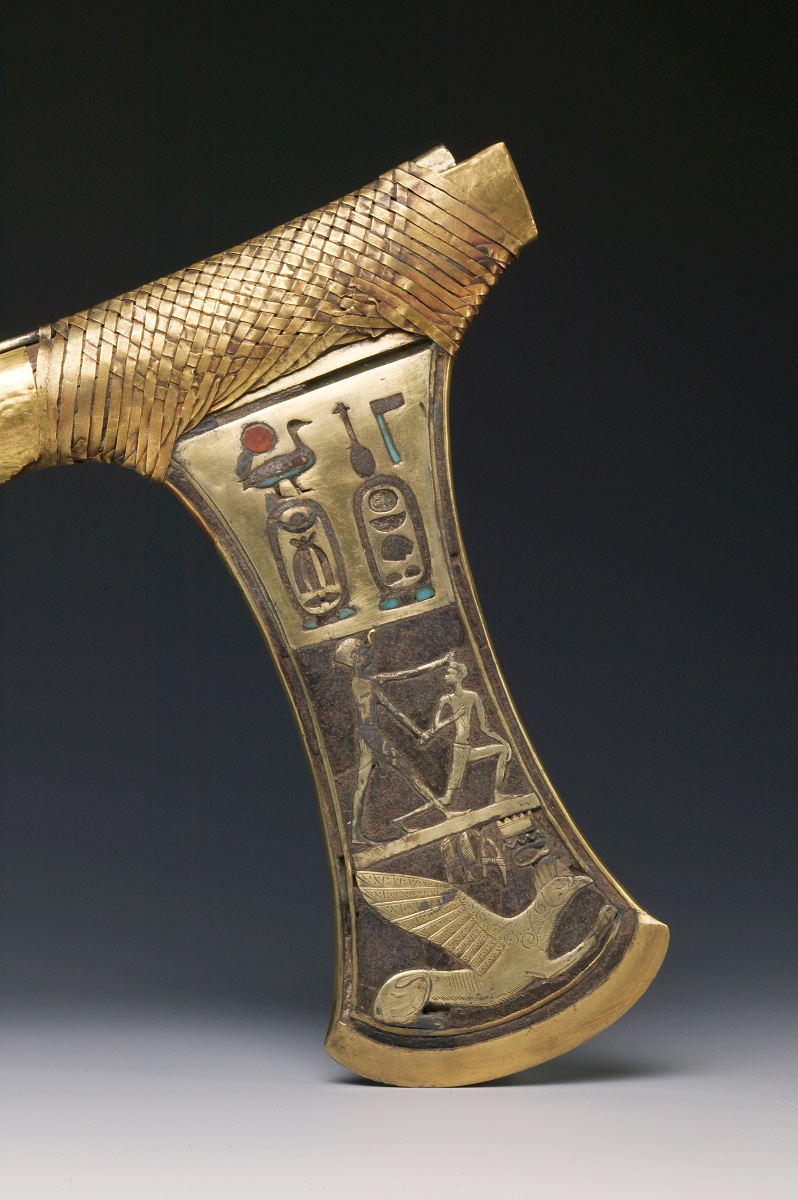 Pumanlul lui Tutankhamon, pe fundal gri
