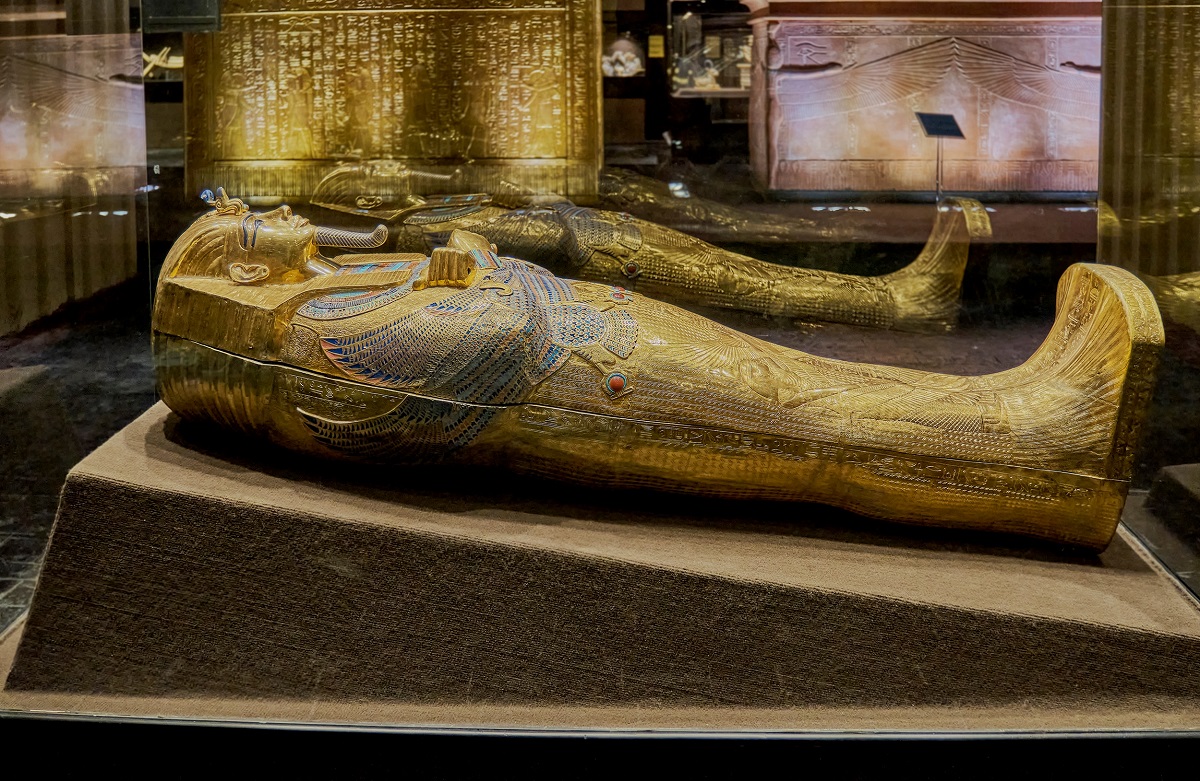 Copie după sarcofagul lui Tutankhamon, expus în muzeu