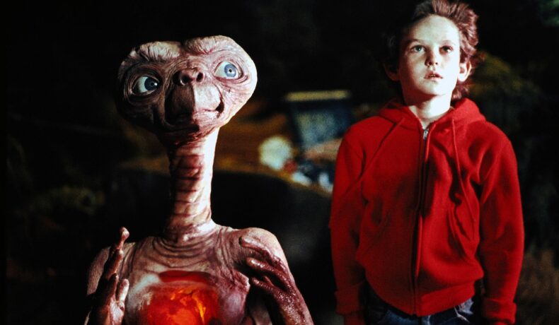 Captură din filmul E.T. Extraterestrul, cu Henrry Thomas. Extraterestrul E.T. va fi vândut acum la licitație