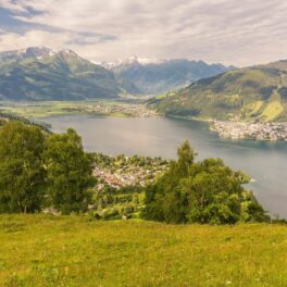 Satul Zell am See, Austria, unul dintre cele mai turstice sate din lume, cu privire la lac