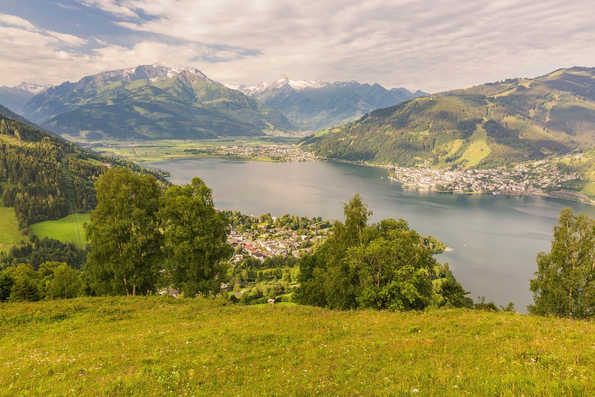 Satul Zell am See, Austria, unul dintre cele mai turstice sate din lume, cu privire la lac