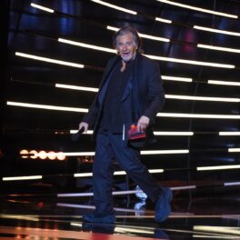 Al Pacino, pe scenă la The Game Awards 2022, îmbrăcat în costum negru