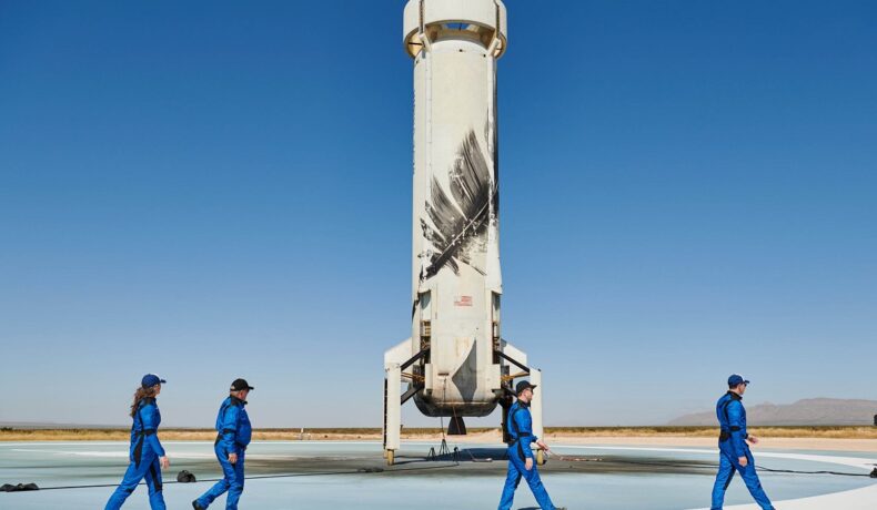 Racheta Blue Origin întoarsă pe Pământ în 2021, cu astronauții pe lângă. Blue origin poate schimba misiunele spațiale pe viitor