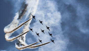 Avioane de luptă pe cer, similare cu OZN-uri deasupra SUA