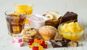 Alimente bogate în zahăr și fructoză, alcool, bomboane, dulciuri, care ar avea legătură cu dezvoltarea bolii Alzheimer