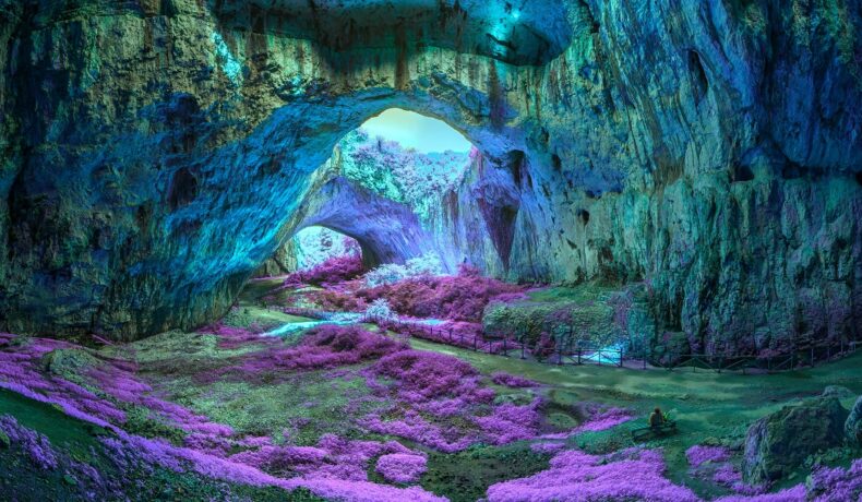 Peștera Davetashka, din Bulgaria, făcută să arate ca o lume extraterestră, pentru a ilustra un ecosistem imens care se ascunde sub suprafața Pământului