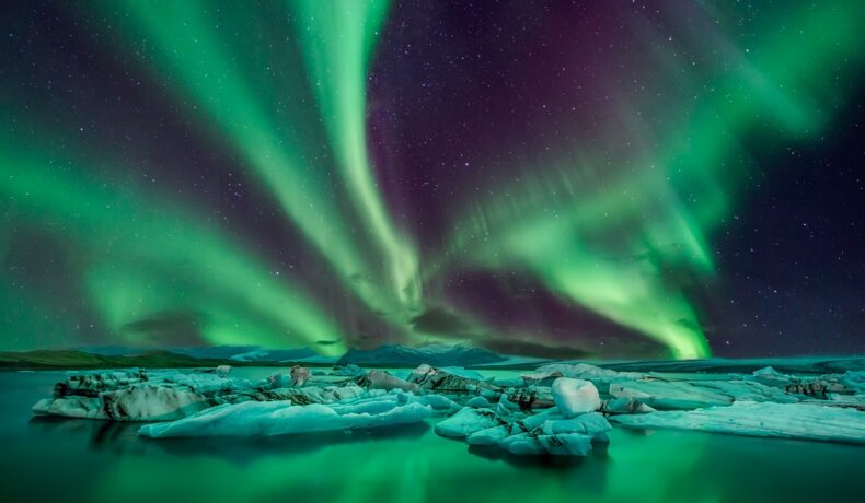 Aurora boreală, în nuanțe de verde, care apare în zonele nordice, unde localnicii știu cum se aude