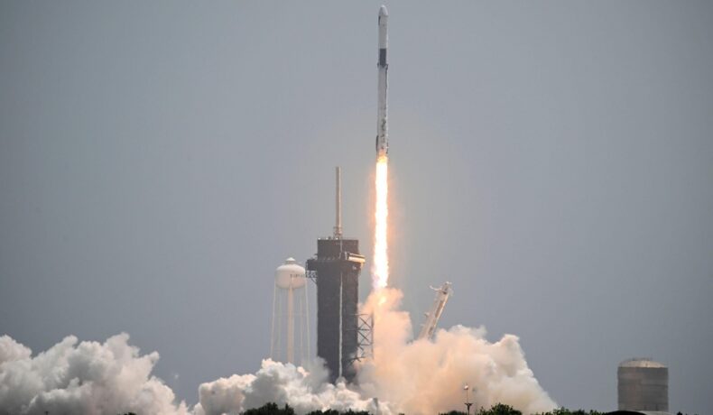 Lansare rachetă Dragon-2, SpaceX, lansată pe 5 iunie 2023, pentru a ilustra cum satelitul românesc ROM-2 a ajuns în spațiu cu o rachetă Falcon 9