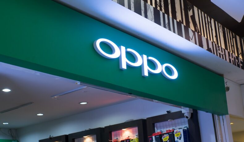 Magazin Oppo, cu semn alb pe verde, pentru a ilustra cum Oppo a părăsit piața din Franța