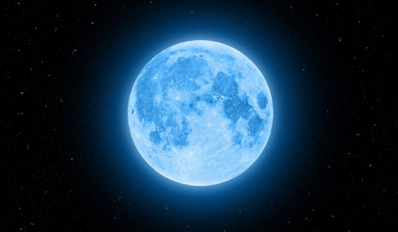 Luna Albastră, precum cea din 2023, pe fundal negru