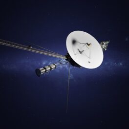 Nava Voyager 2, cu care NASA a pierdut contactul, pe fundal de spațiu albastru