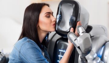 Femeie brunetă care sărută un robot, îmbrăcată în bluză albastră, pentru a ilustra ce e efectul Eliza