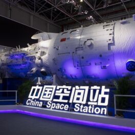 Model cu stația spațială Tiangong, pe care China o va crește, la mărimea ISS
