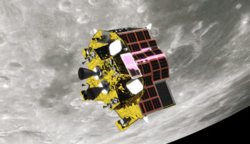 Sonda SLIM, pe care Japonia vrea să o reactiveze, cu Luna pe fundal
