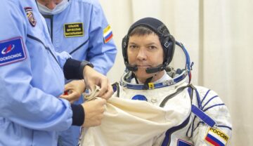 Cosmonautul Oleg Kononenko, 15 septembrie 2023, îmbrăcat în costumul de cosmonaut, înainte să doboare recordul mondial