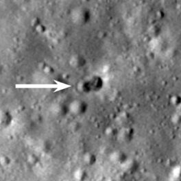 Imagine cu suprafața Lunii, realizată cu LRO, cu care NASA a surprins un obiect zburător recent